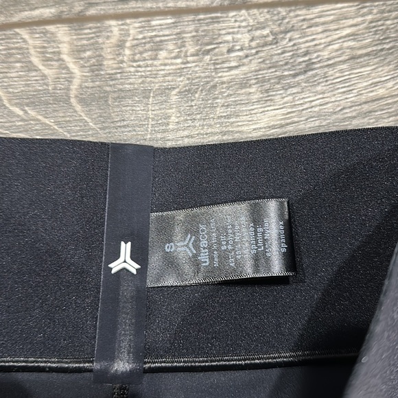 • Ultracor • Sprinter High Serendipity Athletic Work Out Legging Black Floral S - Picture 6 of 6